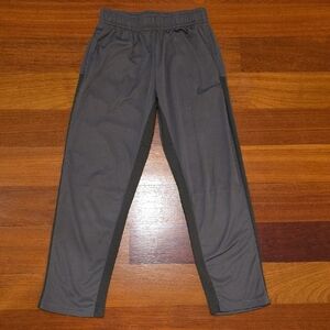 Nike Dri-Fit Boys Gray Athletic Pants Size M.